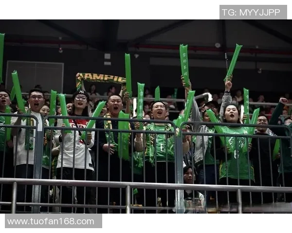 狂热:辽篮创造历史,球迷绝对士气,为球队加油助威